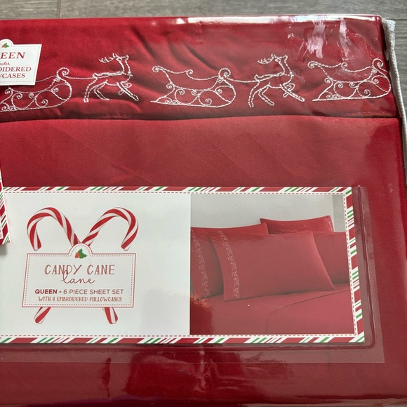 Candy Cane Lane 6 Piece Sheet Bed Set Queen Size - Red & White - Picture 3 of 6